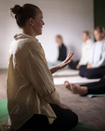 move-in-harmony-mjolby-yoga-1 Natalie Andersson, yogalärare, leder flera yogaklasser på Move in Harmony i Mjölby